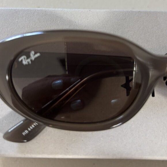 Ray-Ban Rb4441d Oval Sunglasses Matte Opal Brown-new with box and case - Picture 7 of 9